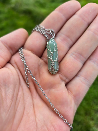 Tree of Life Necklace with Green Aventurine – Jewelry with Natural Beauty